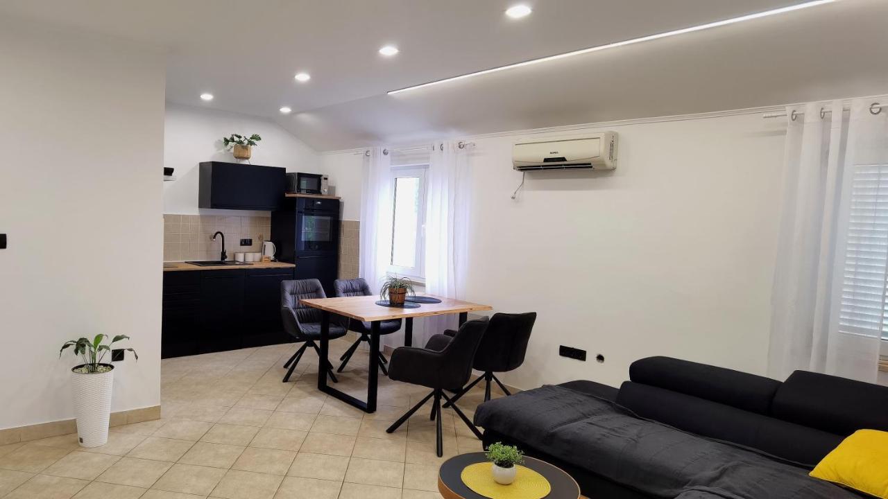 Apartments Njegovan Crikvenica Εξωτερικό φωτογραφία