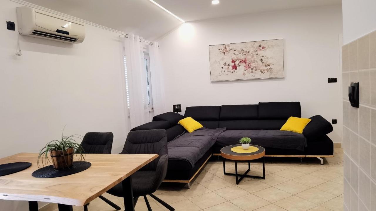 Apartments Njegovan Crikvenica Εξωτερικό φωτογραφία